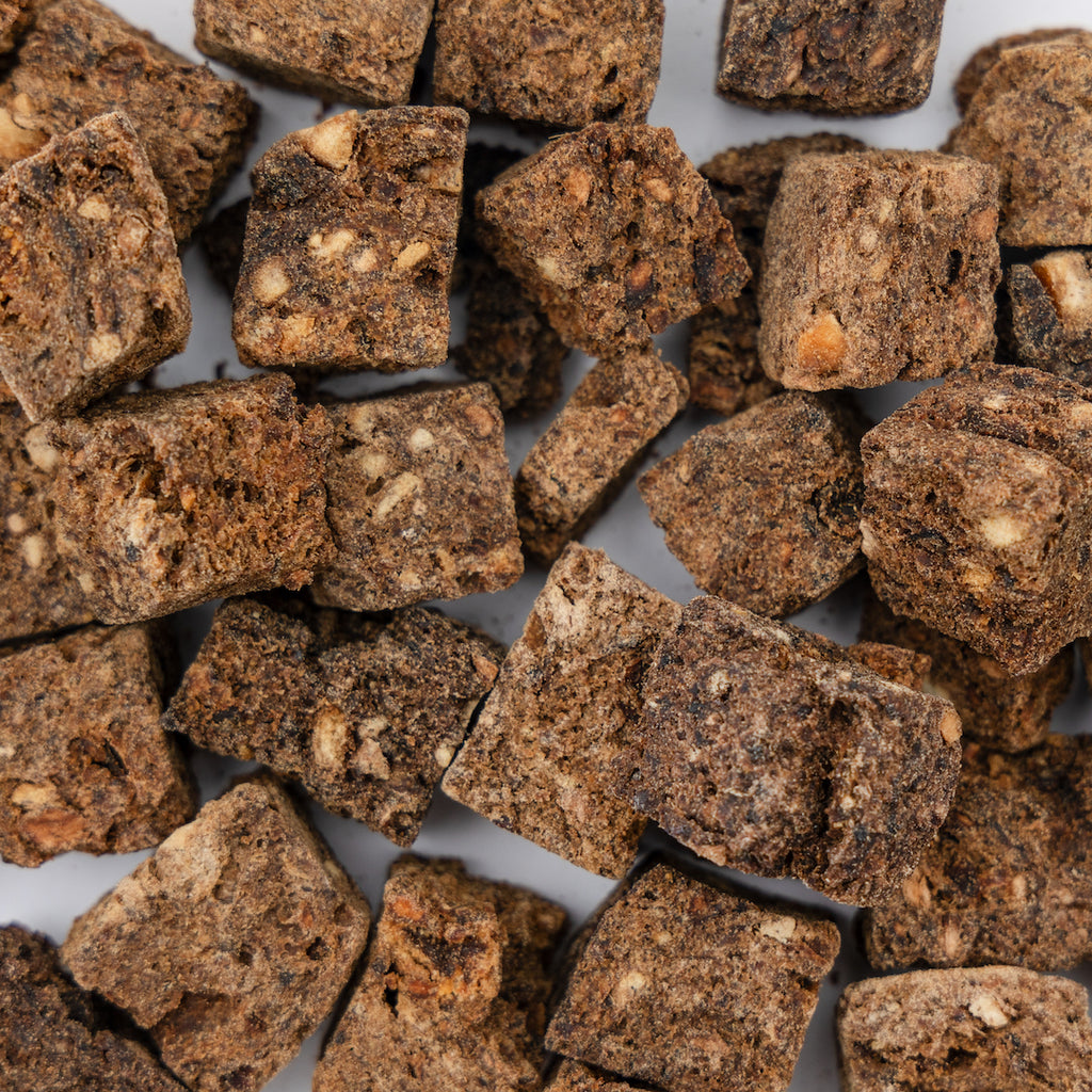 DELICIAS DE VENADO CON MANZANA, ALBARICOQUE Y PLÁTANO